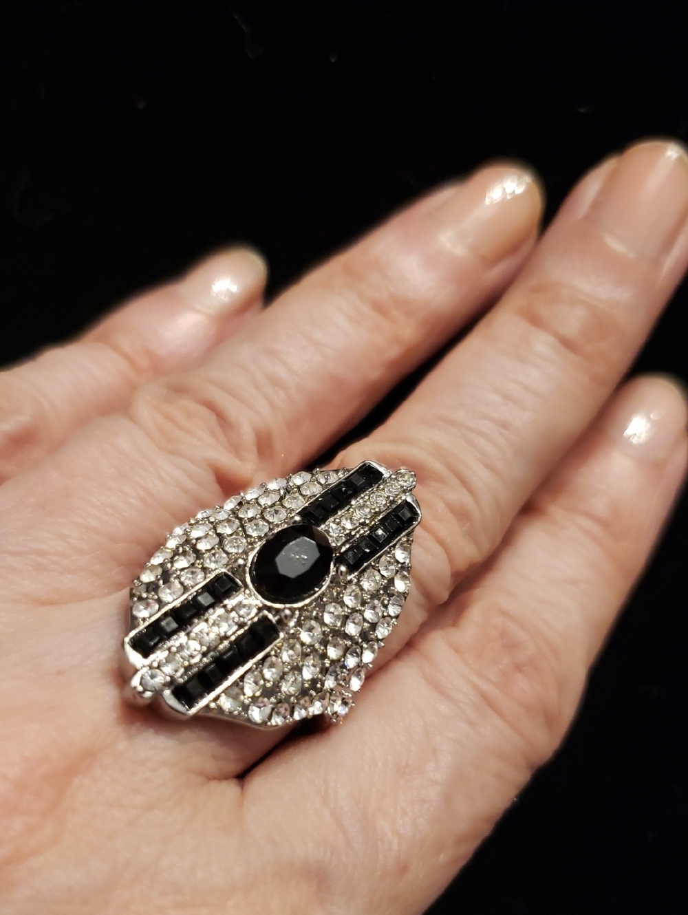 NEW SZ 8 ART DECO Shield Cocktail Ring, Black Oval Center, Pavé Surround, Beauty